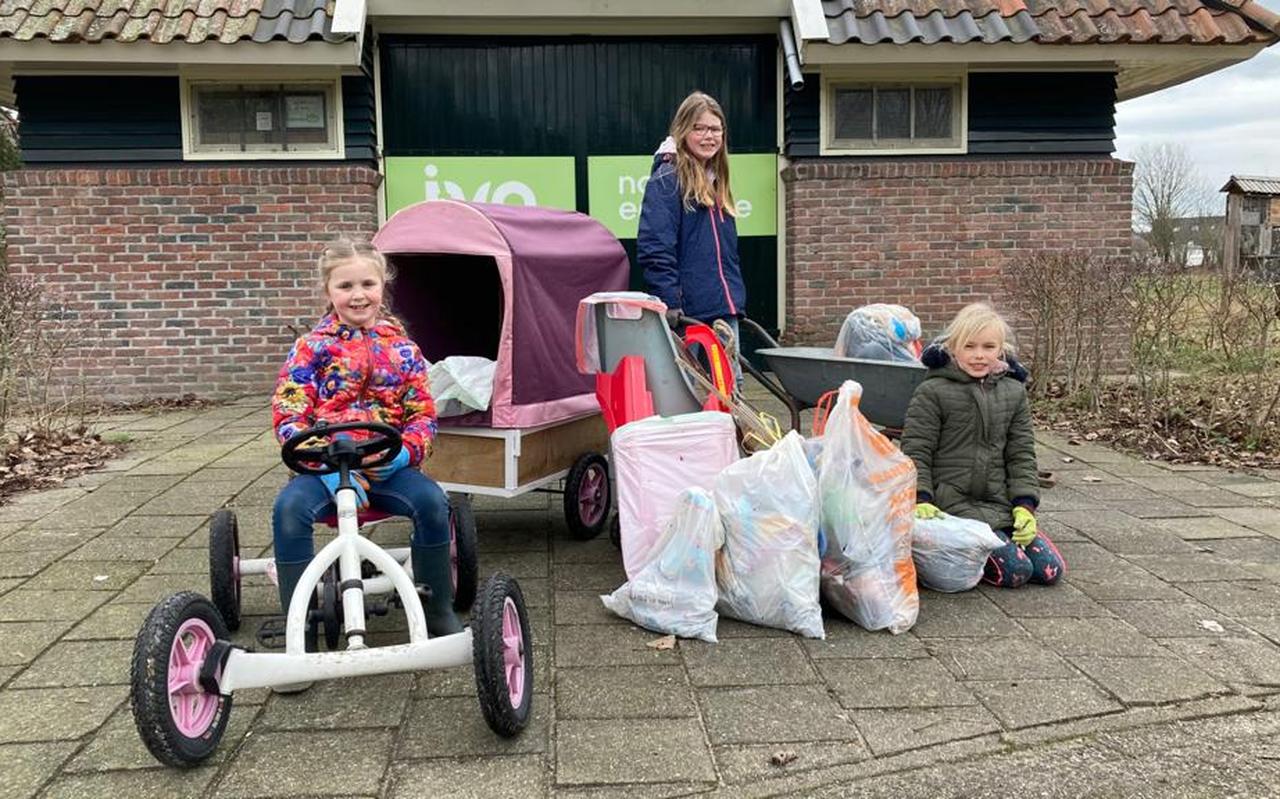 Van links naar rechts Ella, Rowena en Vick. Van links naar rechts Ella, Rowena en Vick.