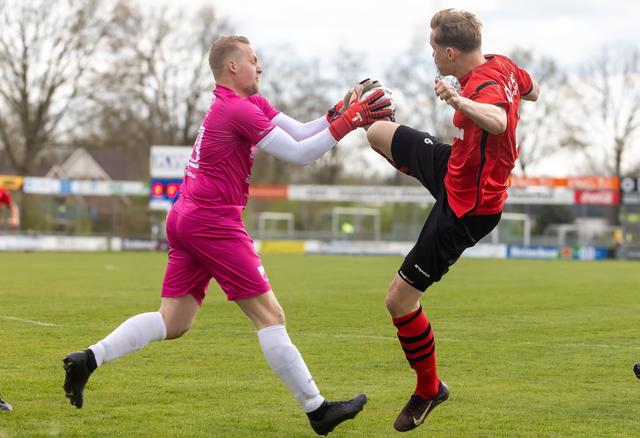 Noordscheschut gaat strijdend ten onder tegen Achilles 1894