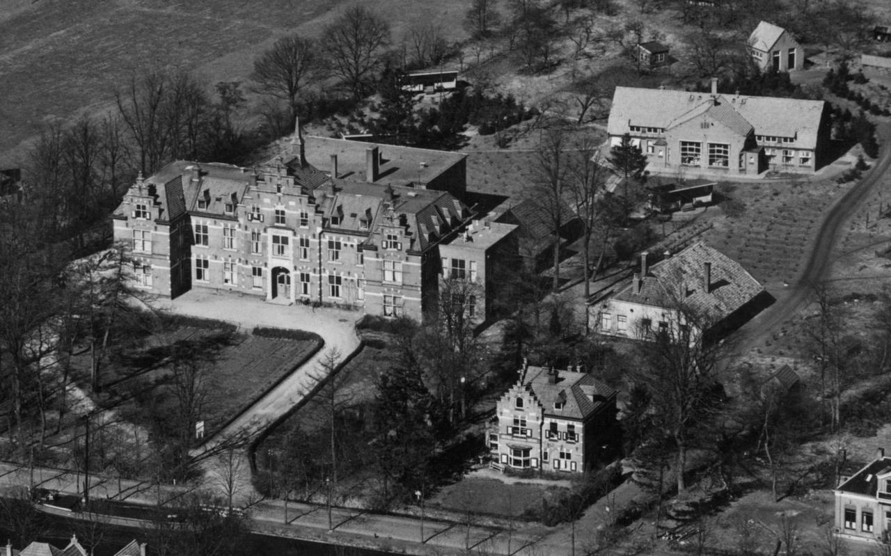 Het hele complex, ziekenhuis en bijgebouwen, zijn nu allemaal weg. Het hele complex, ziekenhuis en bijgebouwen, zijn nu allemaal weg.