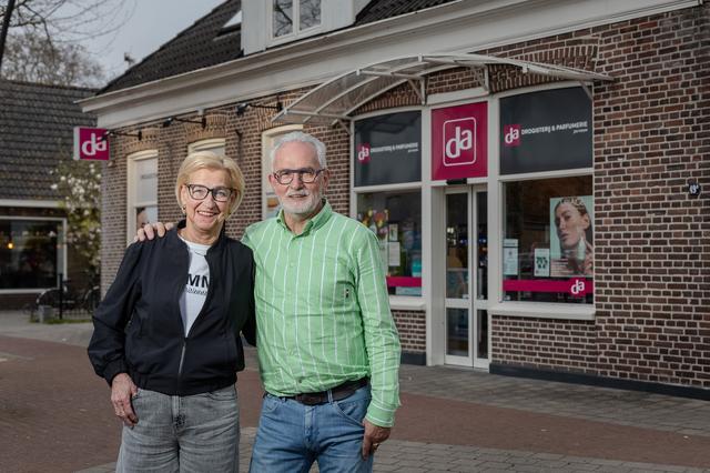 Jea Fidom stopt na 28 jaar met haar drogisterij in Hollandscheveld ‘We hebben het mooi gehad, maar n