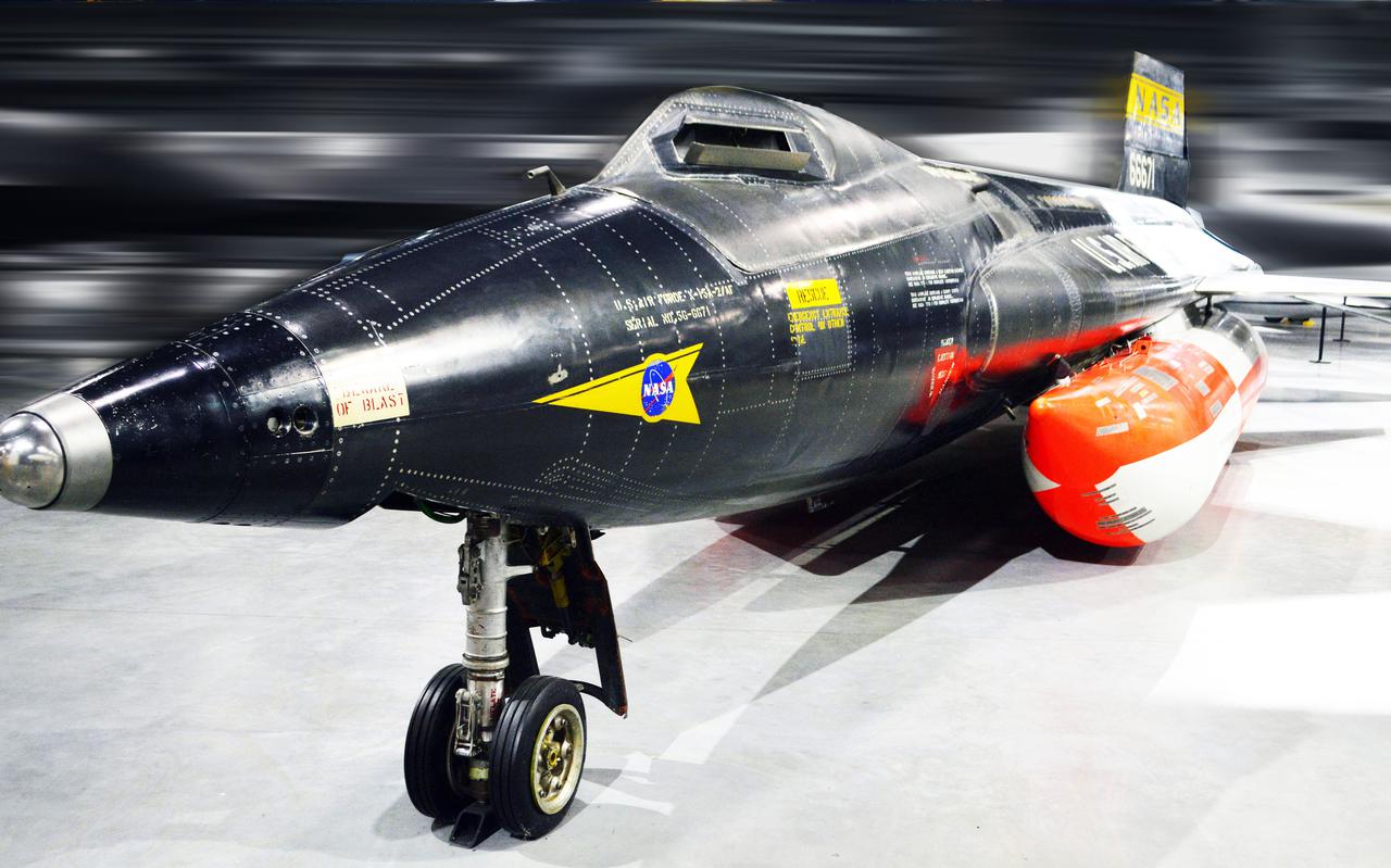 Met deze X-15, die opgesteld staat in het luchtvaartmuseum in Dayton, bereikte Pete Knight in oktober 1967, een snelheid van 7274 kilometer per uur, dat is 2 kilometer per seconde.