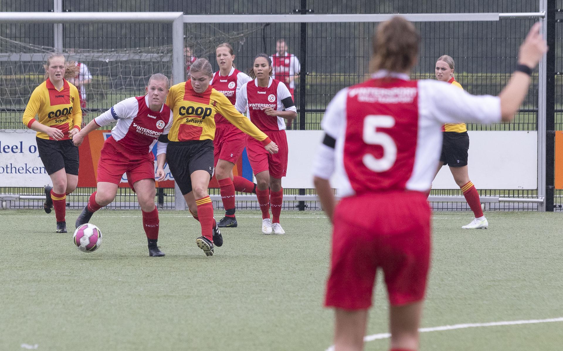 HZVV combineerde waar Vitesse de lange bal zocht.