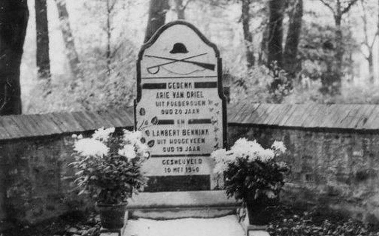 Het graf van Lambertus Bennink en Arie van Driel in Horn.
