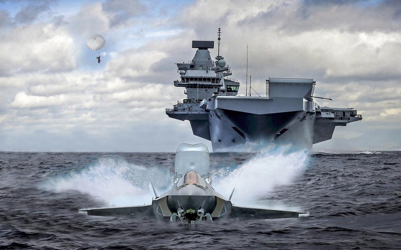 Met een enorme plons viel de F-35B op het water, om even later in de diepte te verdwijnen. Met een enorme plons viel de F-35B op het water, om even later in de diepte te verdwijnen.