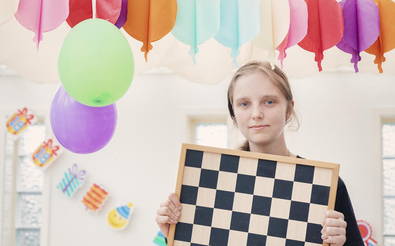 Jong schaaktalent Lisa Werkman: 'Veel mensen hebben het stereotype beeld dat schaken een typische mannensport is, maar dat is onzin.' Jong schaaktalent Lisa Werkman: 'Veel mensen hebben het stereotype beeld dat schaken een typische mannensport is, maar dat is onzin.'