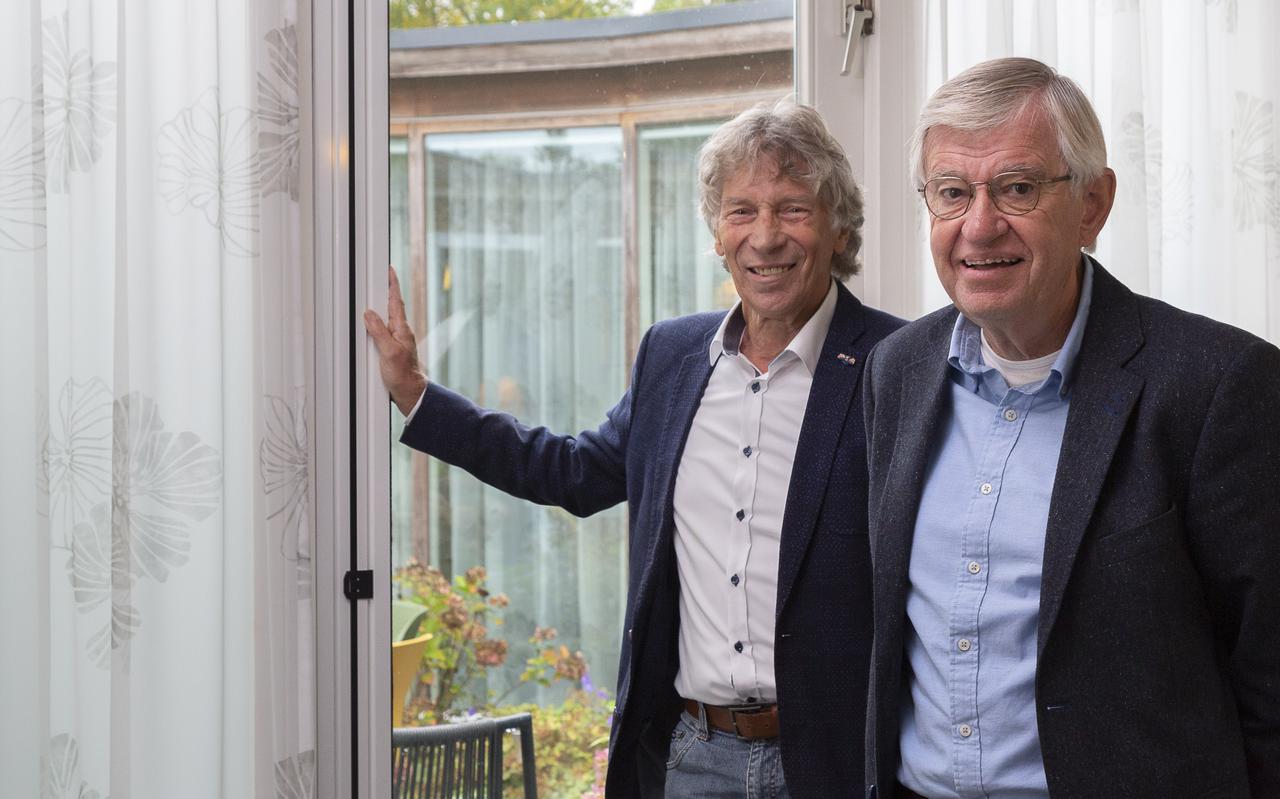 Bestuursleden Eddy Seinen (links) en Douwe van der Werf in het Willem de Boer Huis.