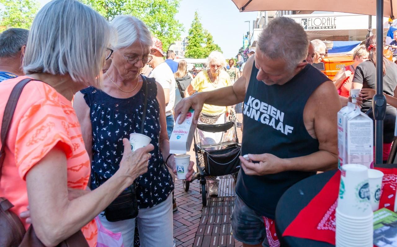 Boeren hielden een publieksvriendelijke actie op de Pulledag. Boeren hielden een publieksvriendelijke actie op de Pulledag.
