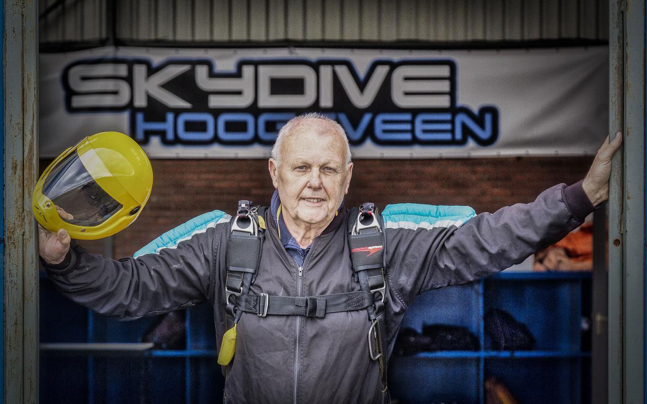 Martin Jonkers maakte in 1978 zijn eerste sprong bij Skydive en is er nooit meer weggegaan.