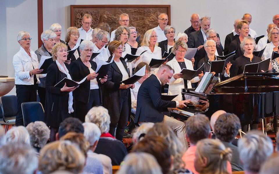 Concert van Noord-Nederlands Gemengd Koor in Hoogeveen.
