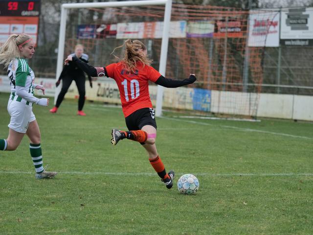 Hollandscheveld boekt voor eigen publiek belangrijke overwinning op Drenthina