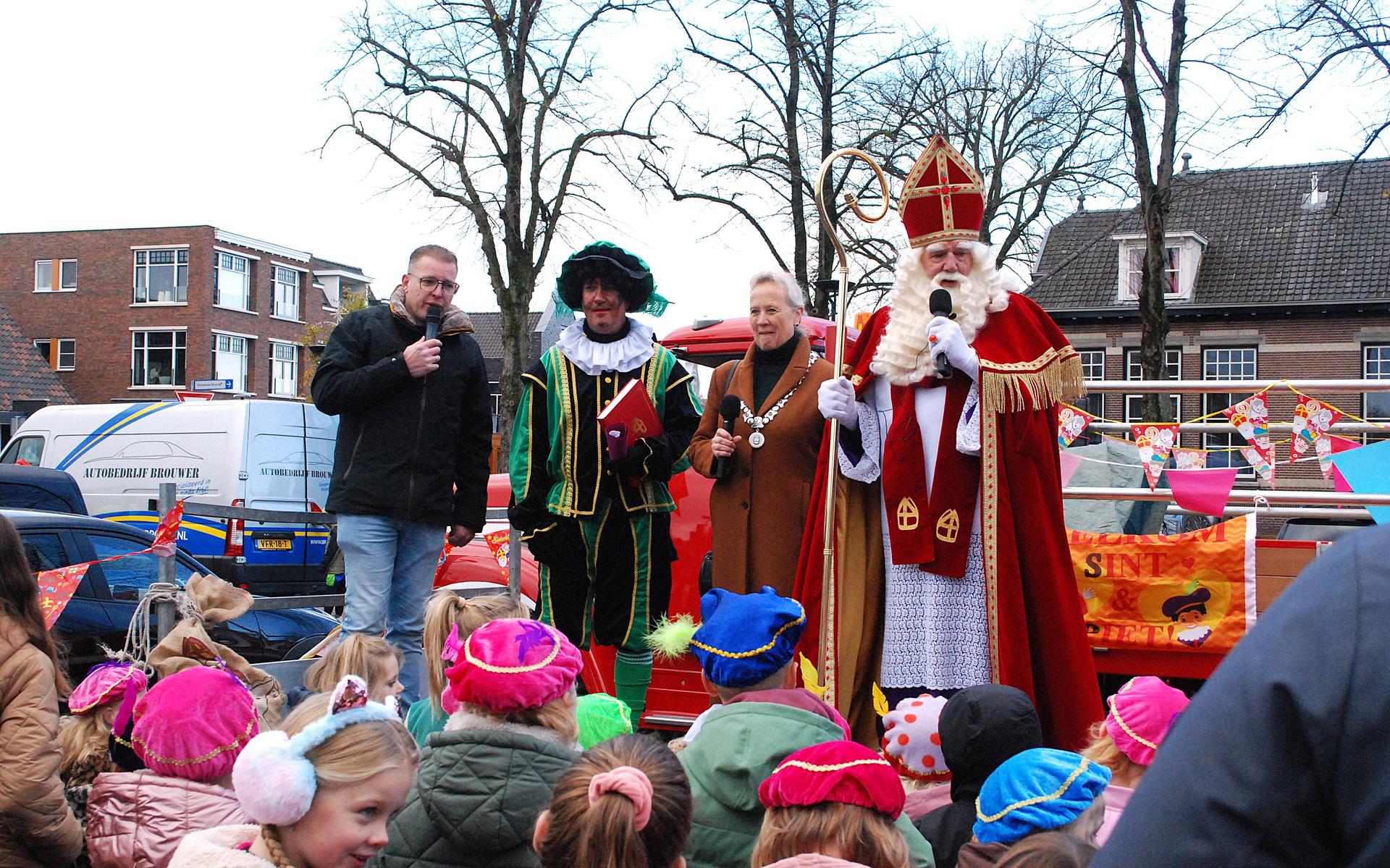 Sinterklaas komt overal in De Wolden, De Wijk beet het spits af