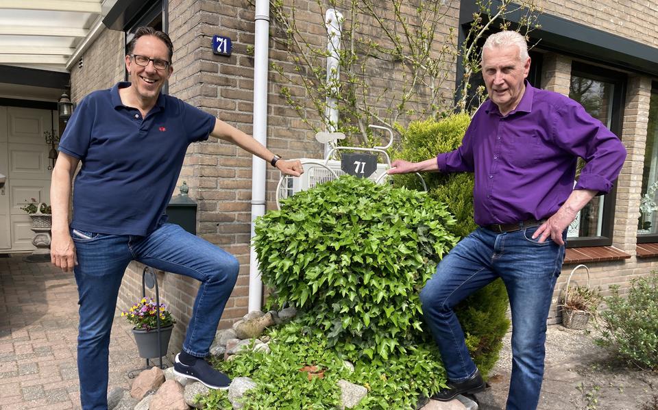Gio Lippens (links) schreef een biografie over Henk Benjamins, wielrenner uit Hoogeveen.