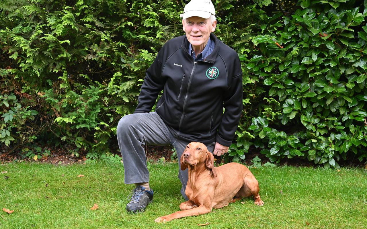 Cees Beersen met zijn 6-jarige Vizsla Magyar, de jachthond met een neus voor de prooi. Cees Beersen met zijn 6-jarige Vizsla Magyar, de jachthond met een neus voor de prooi.