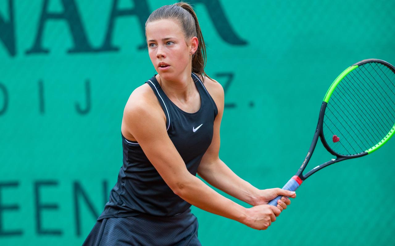Tennisster Veerle Tibben uit Zuidwolde. Tennisster Veerle Tibben uit Zuidwolde.