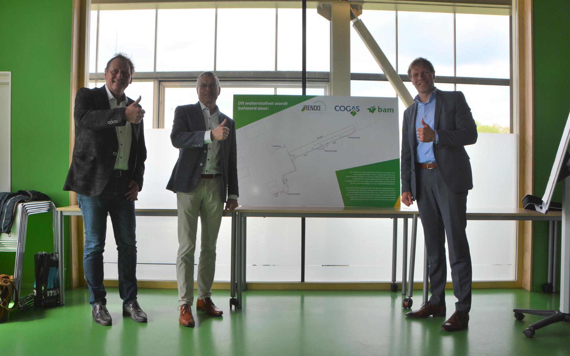 Eddy Veenstra (algemeen directeur RENDO), Gerald de Haan (algemeen directeur Cogas) en Frank Kattier (directeur commercie, innovatie en engineering BAM Energie & Water). 