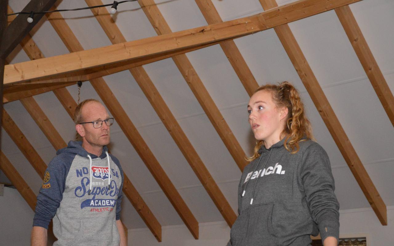 Mina Koes (gespeeld door Roos van Goor) en Remmelt van der Hulst (Jan-Michiel Bakker) tijdens een repetitie eind 2019. Mina Koes (gespeeld door Roos van Goor) en Remmelt van der Hulst (Jan-Michiel Bakker) tijdens een repetitie eind 2019.
