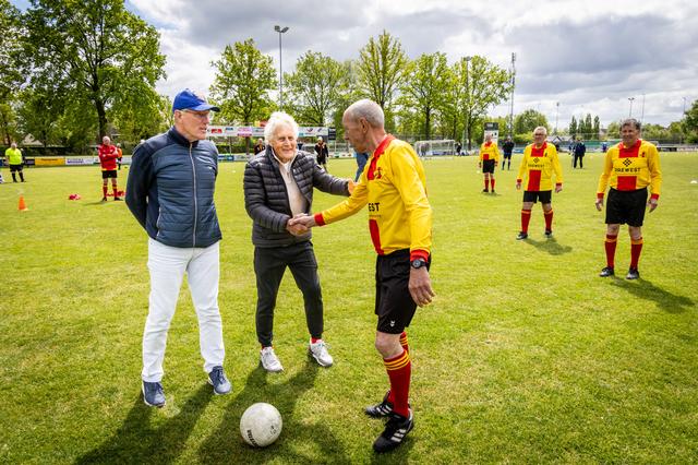 KNVB-pilot walking football op velden Vitesse ’63 in Koekange: ‘We willen juiste keuzes maken’
