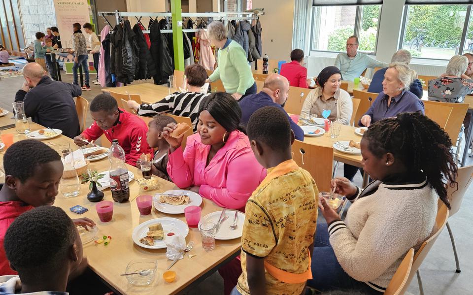 Ongeveer 65 mensen brachten eten mee tijdens Deel je Tafel in Zuidwolde.