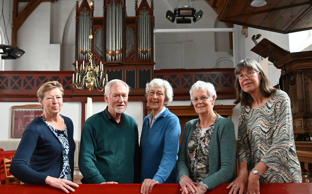 De mensen achter de concerten in de Mariakerk, van links naar rechts Emmy Pieterson, Harro en Engelien Kraal, Sandra van Lakerveld en Tineke Stekelenburg. De mensen achter de concerten in de Mariakerk, van links naar rechts Emmy Pieterson, Harro en Engelien Kraal, Sandra van Lakerveld en Tineke Stekelenburg.