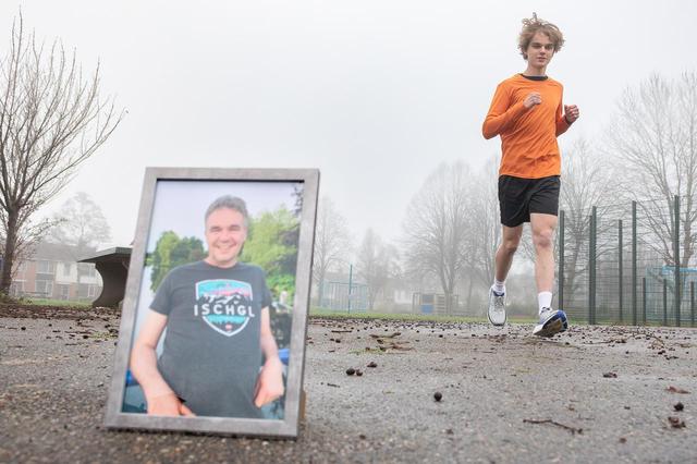 Wouter (19) voltooit marathon voor vader Wilco (55) uit Noordscheschut die uit het leven stapte. ‘Pr