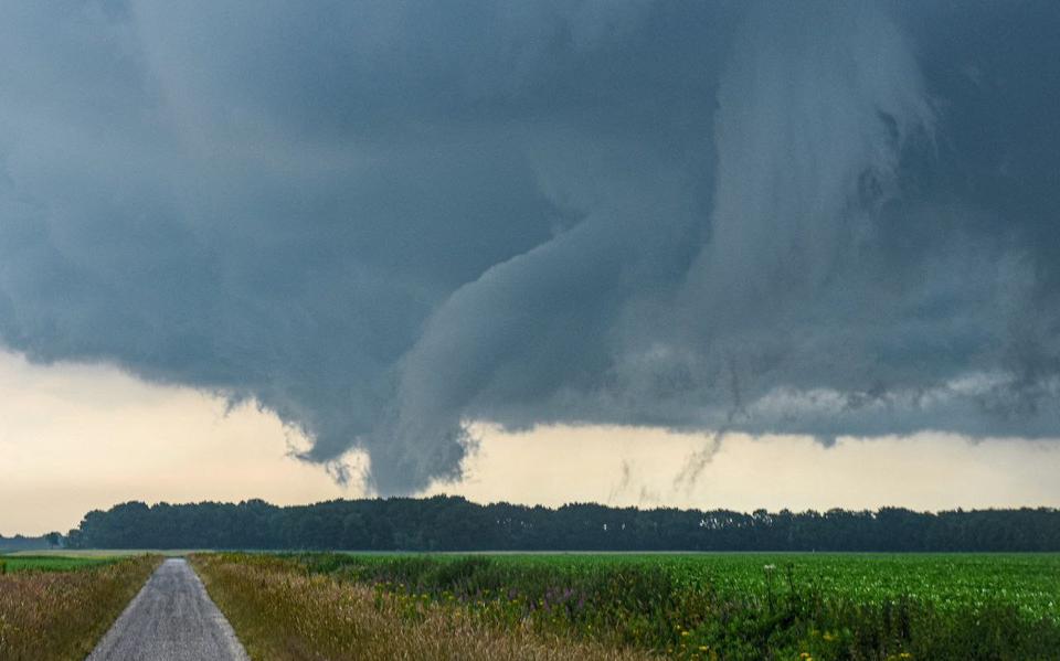 Dreigende lucht bij Haren.