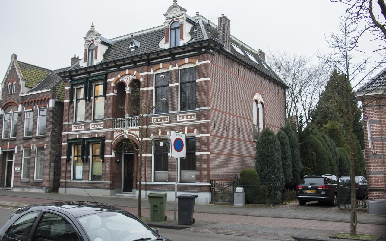 De gemeente Hoogeveen telt nog zo'n 250 historisch waardevolle panden en gebouwen die volgens de gemeenteraad beschermd moeten worden De gemeente Hoogeveen telt nog zo'n 250 historisch waardevolle panden en gebouwen die volgens de gemeenteraad beschermd moeten worden