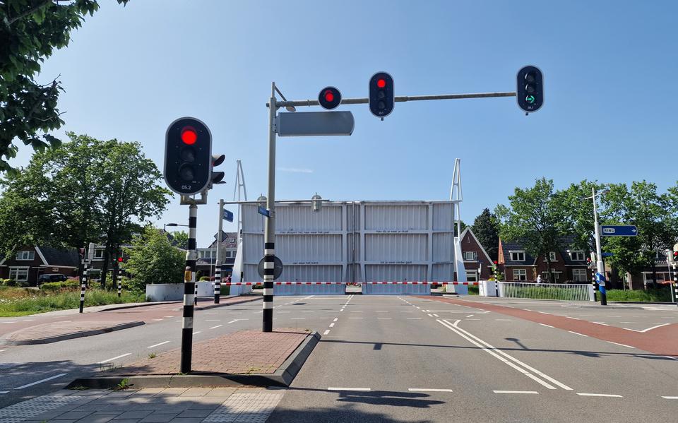 Brug Nobellaan - Weiersstraat in Assen defect.