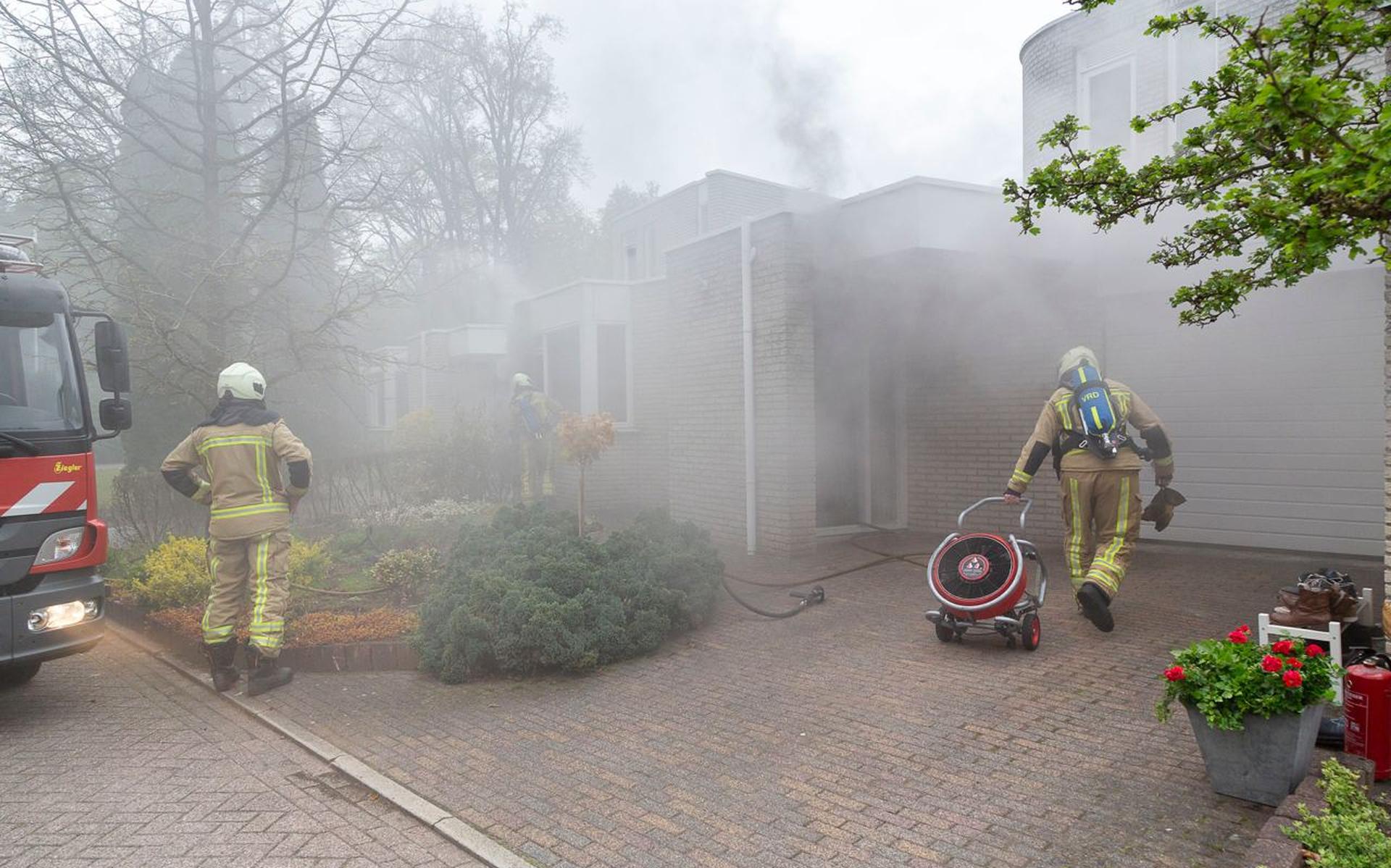 Veel rookontwikkeling bij keukenbrand in Fluitenberg.