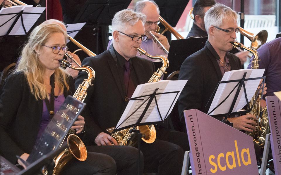 Archieffoto van het nieuwjaarsconcert van de Scala Big Band en High Moor Big Band in de Foyer van De Tamboer