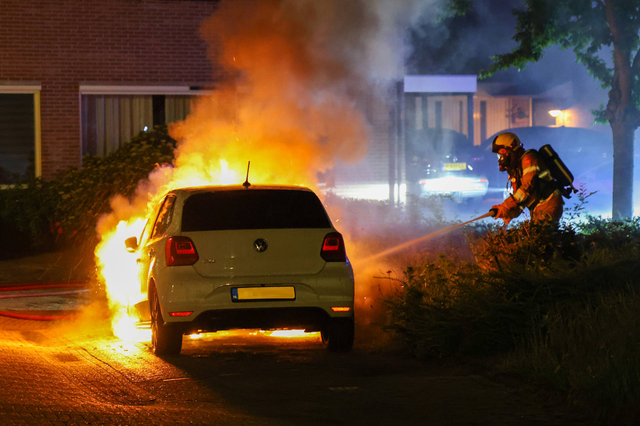 LIVE | Auto in Beilen door brand verwoest en politie bekeurt tientallen fietsers in Groningen