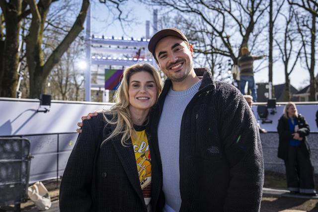 Roxeanne Hazes (Maria) en Milan van Waardenburg (Jezus) oefenen hun duet in Dwingeloo. 'Ik denk dat 