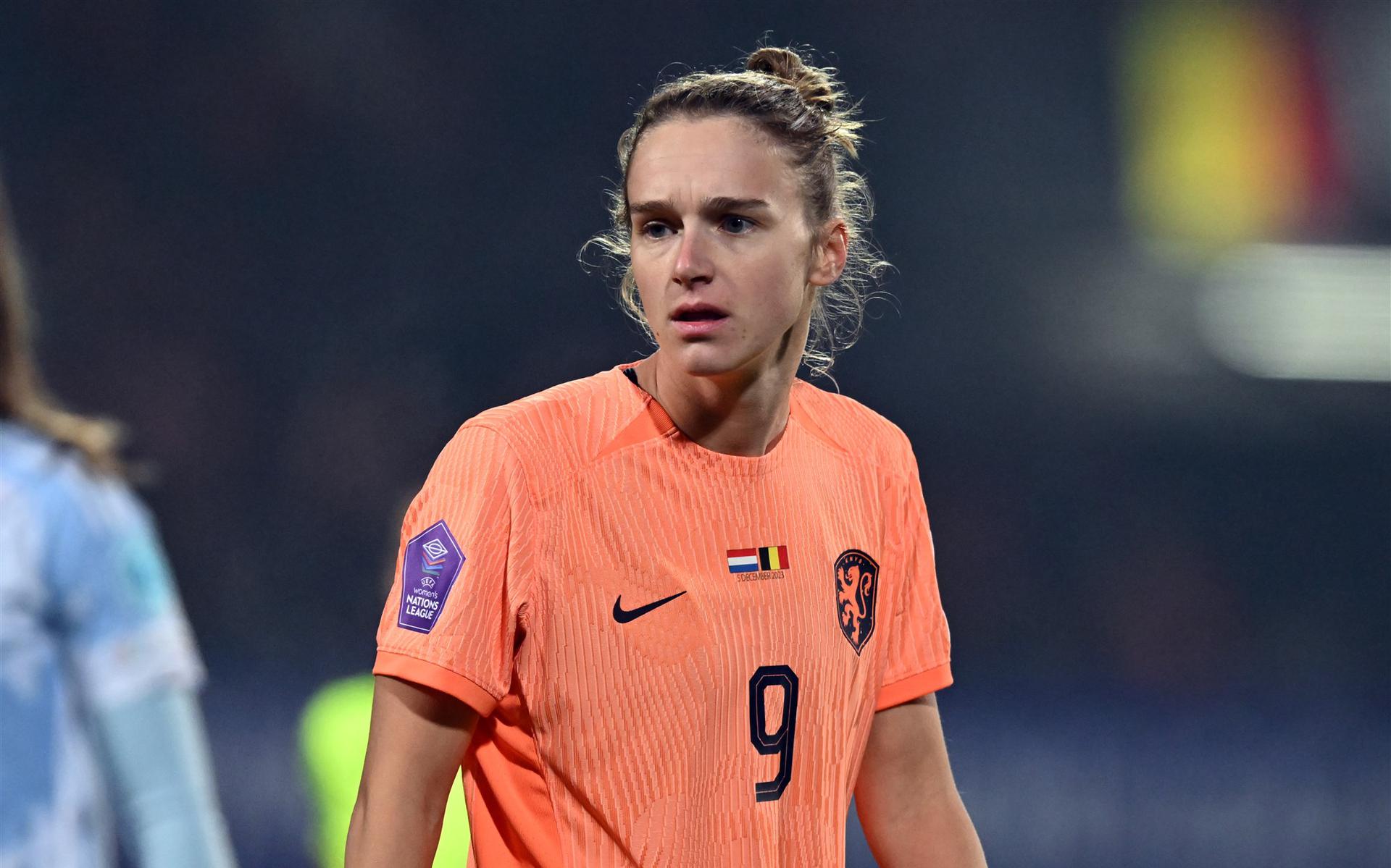 Vivianne Miedema Wint Meadema Battle Van Vriendin Beth Mead Zal Stil In Huis Zijn 