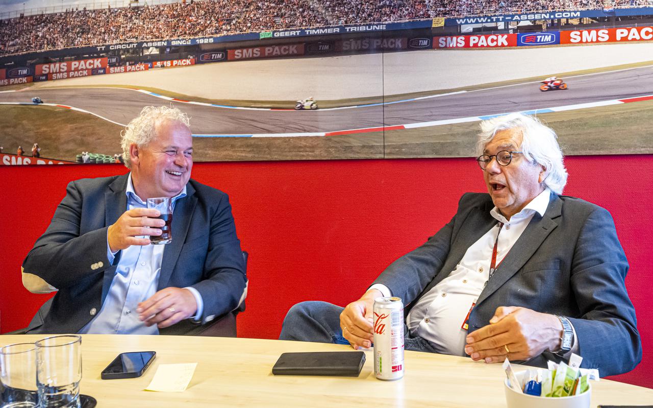 TT-voorzitter Arjan Bos (links) en circuitdirecteur Peter Oosterbaan: ,,Het was weer een goeie.''