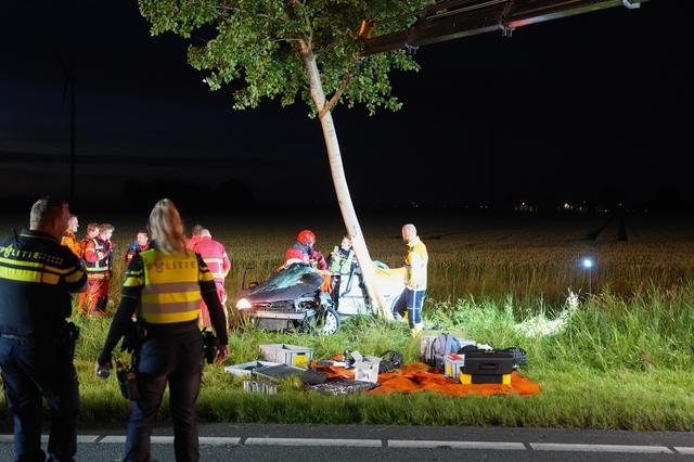 LIVE | Automobilist gewond bij ongeluk op N33 bij Veendam en politie grijpt in bij opstootje buiten 