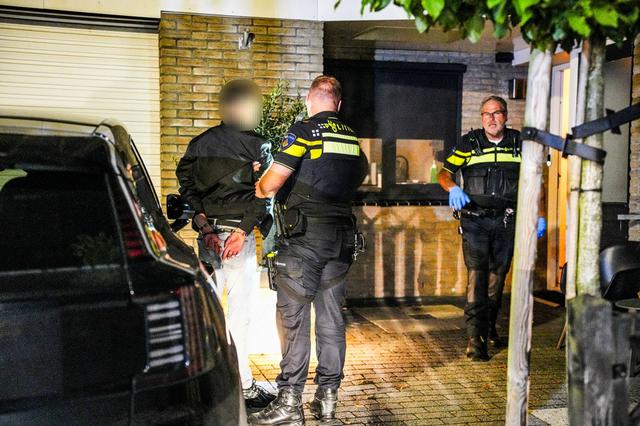 LIVE | Persoon zwaargewond bij steekpartij in woning Emmen en woningen ontruimd in Winschoten vanweg