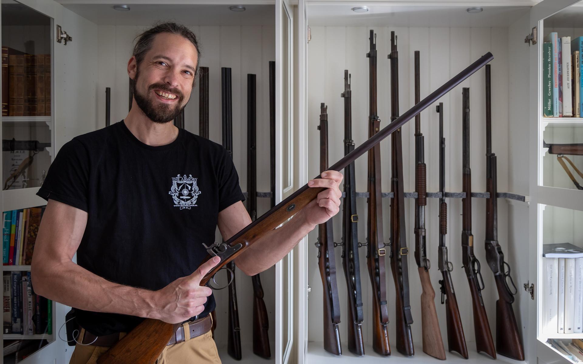 Nap de Hoogeveen verfügt über eine Sammlung historischer Waffen und weiß, wie man damit schießt.  „Die Kugeln mache ich selbst“