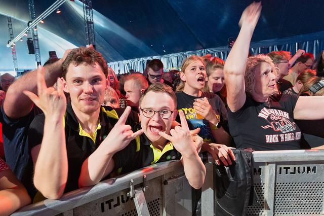 Stralende koppies bij optredens van Jannes en Stef Ekkel bij GigaGfestival in Pesse