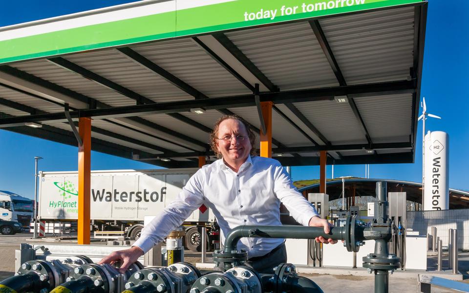Eigenaar Edward Doorten van Green Planet voorspelt dat in de toekomst iedereen of elektrisch of op waterstof rijdt. 'Er is geen weg meer terug.'
