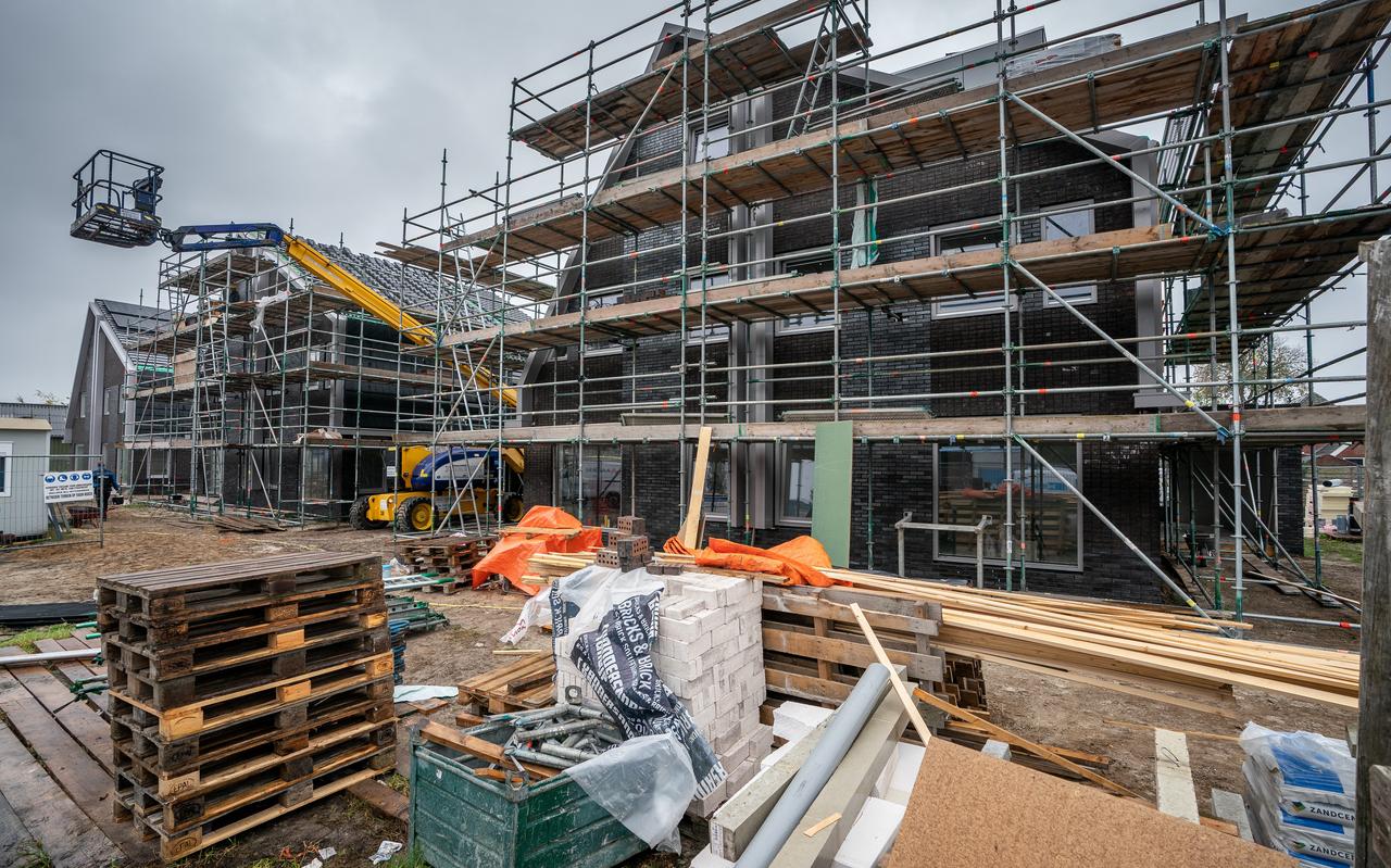 Woningbouw in Eelde: Noord-Drenthe kreeg de afgelopen jaren veel bevolkingsaanwas uit Groningen. Woningbouw in Eelde: Noord-Drenthe kreeg de afgelopen jaren veel bevolkingsaanwas uit Groningen.
