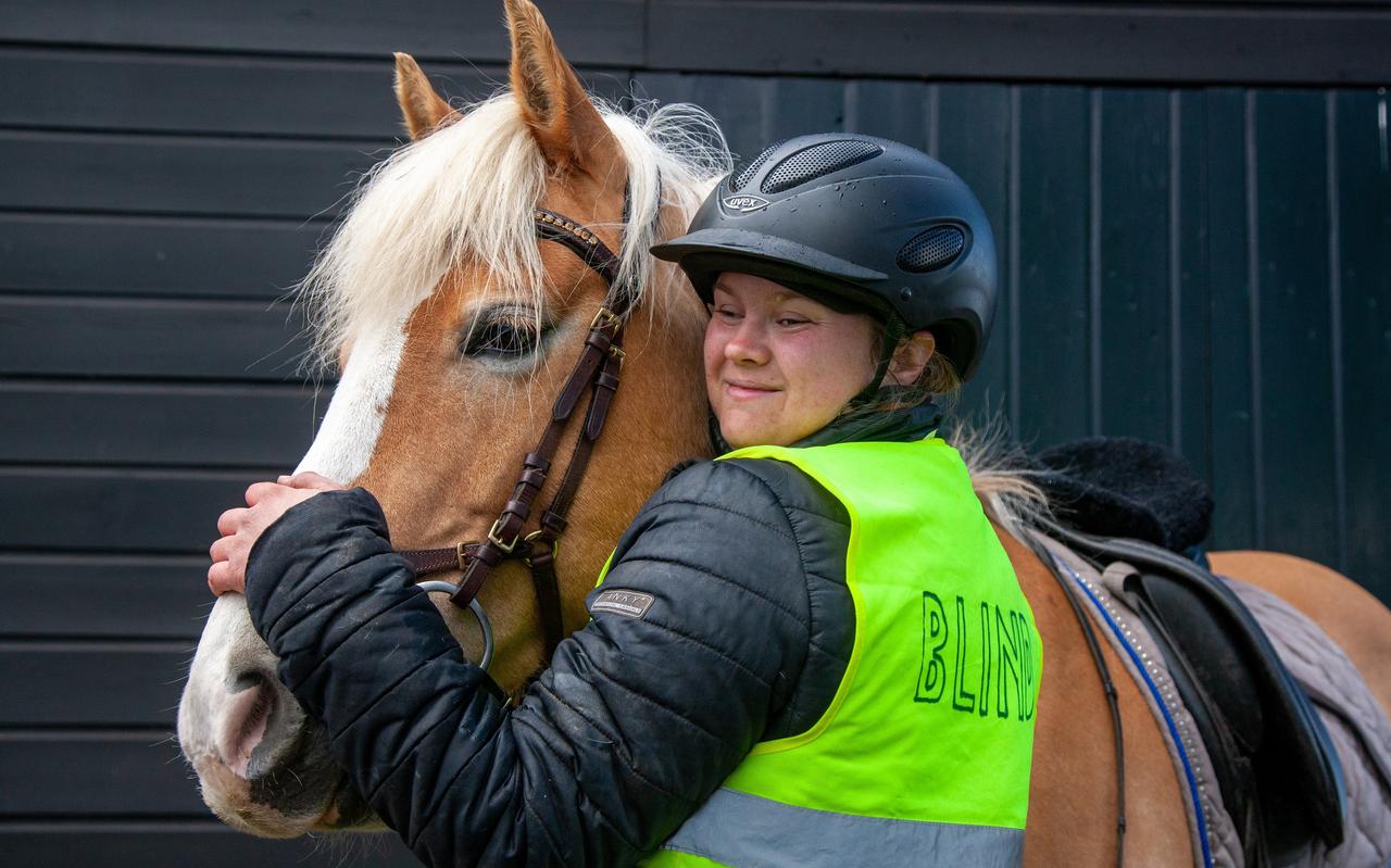 Anna Kruithof is blind en gaat een trektocht per paard maken. Anna Kruithof is blind en gaat een trektocht per paard maken.