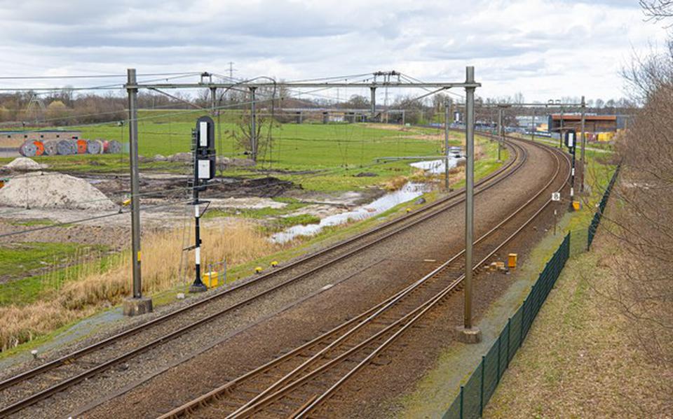 De spoorboog bij station Hoogeveen wordt op twee plekken verruimd zodat treinen met hogere snelheden kunnen passeren. Op de foto de spoorboog richting Beilen. 