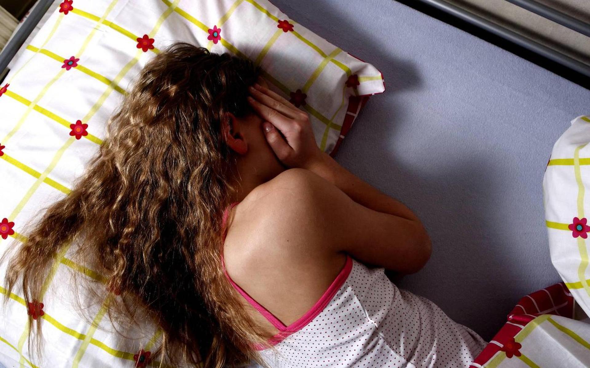 KINDERPORNO OM: Moeder maakte kinderporno-filmpjes van haar eigen drie kinderen in  opdracht van verdachte kindermisbruiker uit Hoogeveen. De vrouw zegt dat de  man haar dwong - Hoogeveensche Courant