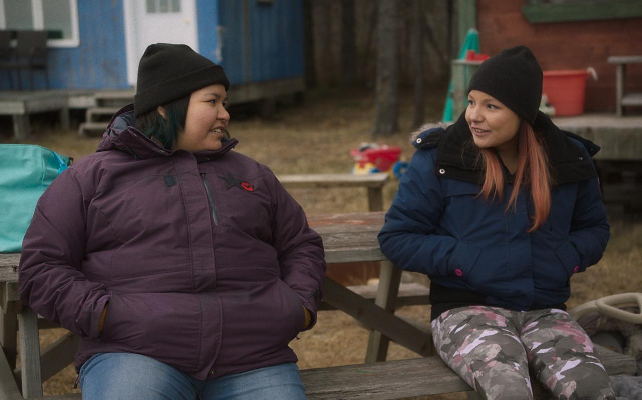 Scène uit de openingsfilm Kuessipan op het Internationaal Filmfestival Assen. Het levenspad van twee hartsvriendinnen splijt op hun tienerleeftijd. Scène uit de openingsfilm Kuessipan op het Internationaal Filmfestival Assen. Het levenspad van twee hartsvriendinnen splijt op hun tienerleeftijd.