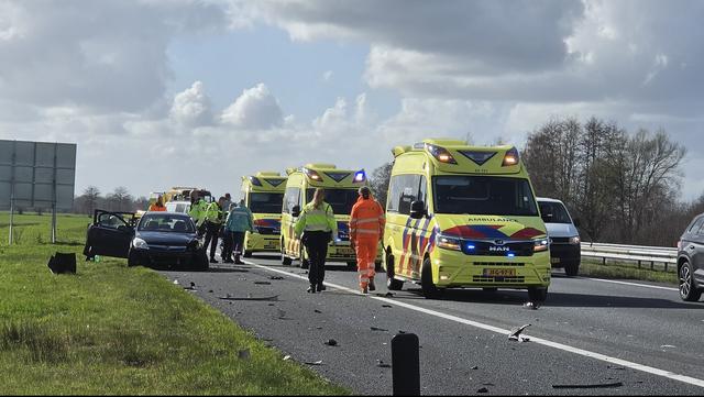 LIVE | Ernstig ongeval op A28 bij de Wijk door botsing en politie houdt controles op station Emmen